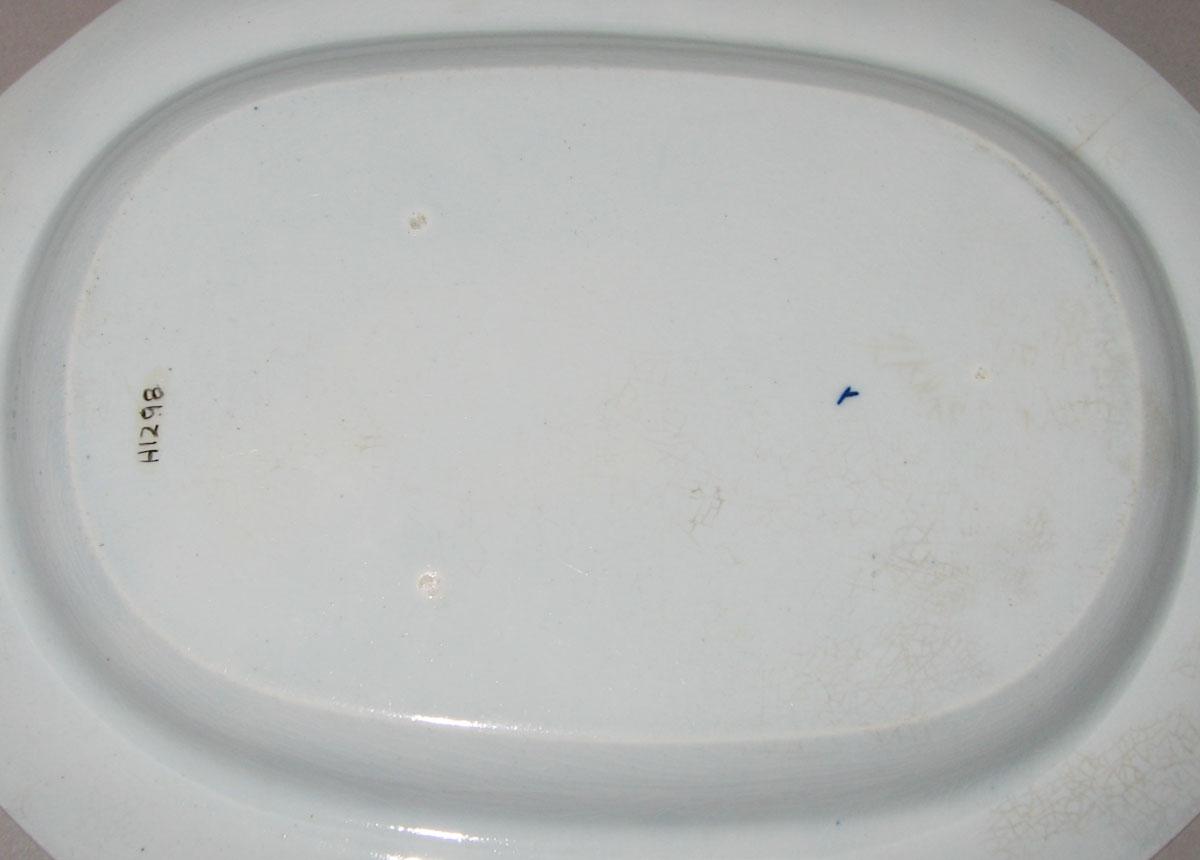 1996.0027.008.010 Pearlware dish (underside)