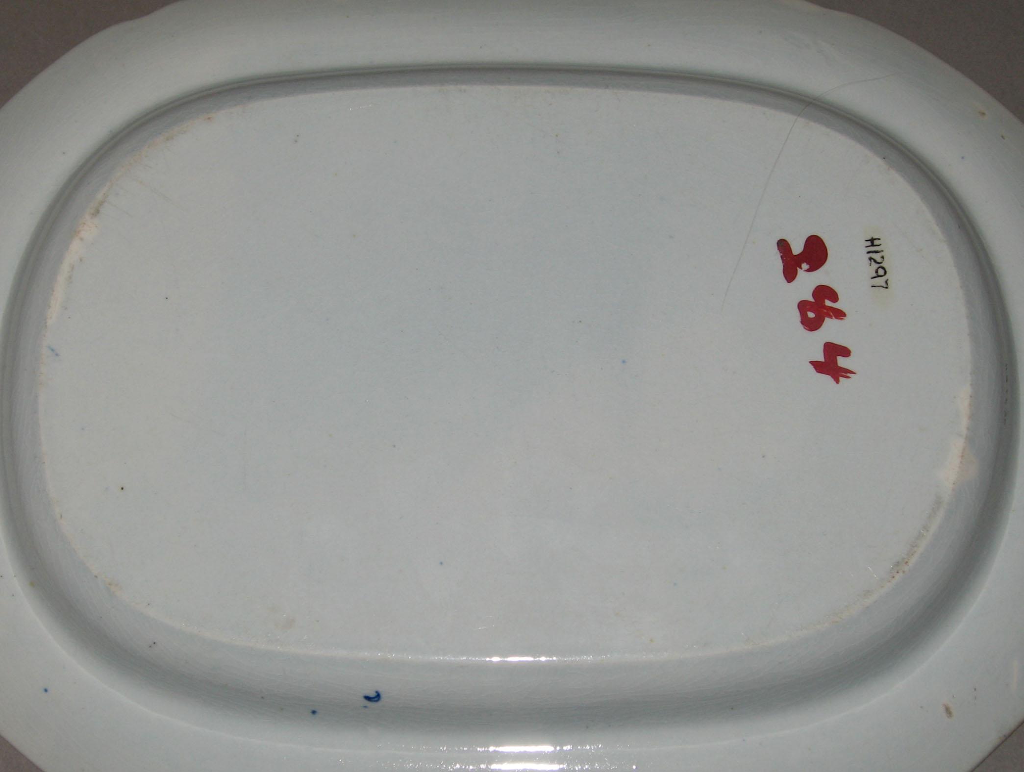 1996.0027.008.011 Pearlware dish (underside)