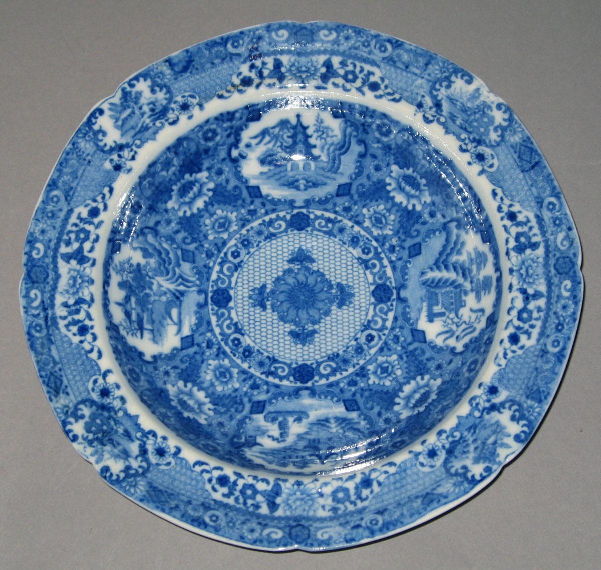 1996.0027.008.015 Pearlware plate