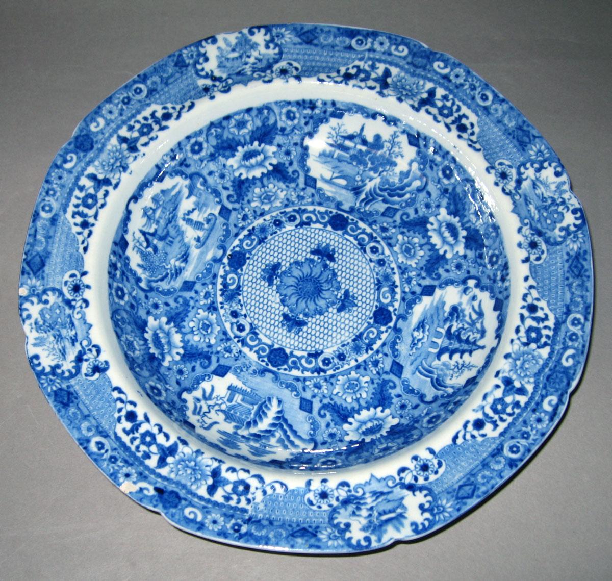 1996.0027.008.017 Earthenware plate