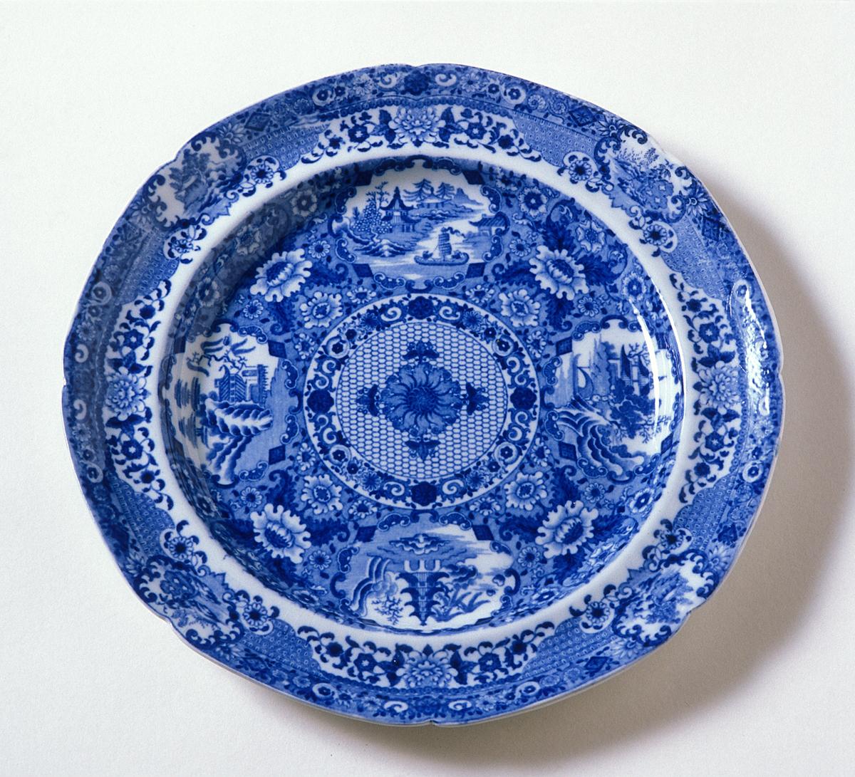 1996.0027.008.019 Pearlware plate