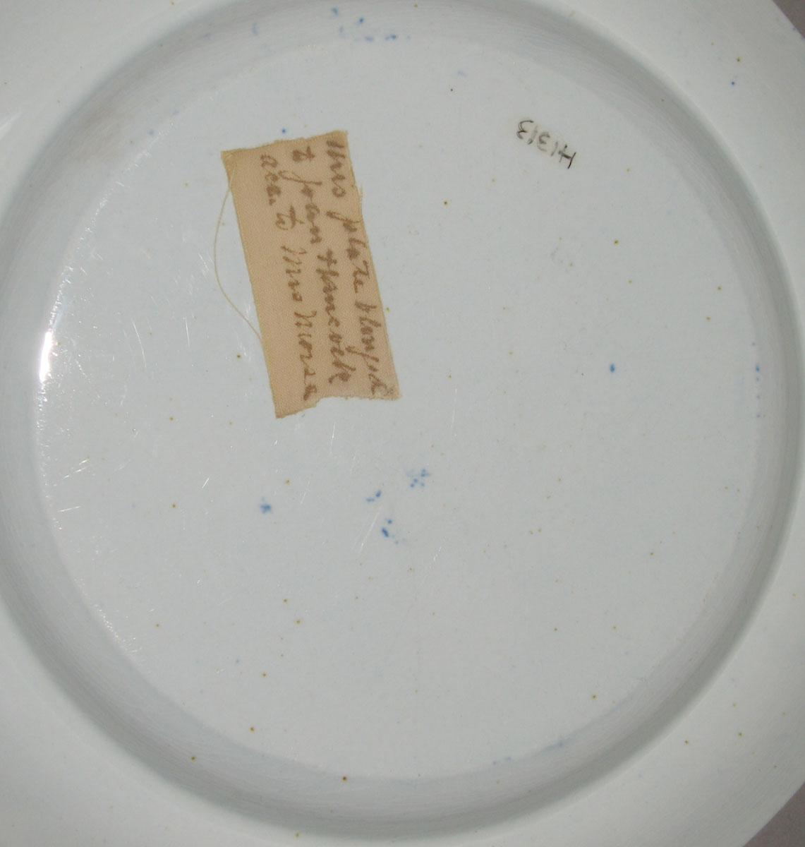 1996.0027.008.023 Pearlware plate (underside)