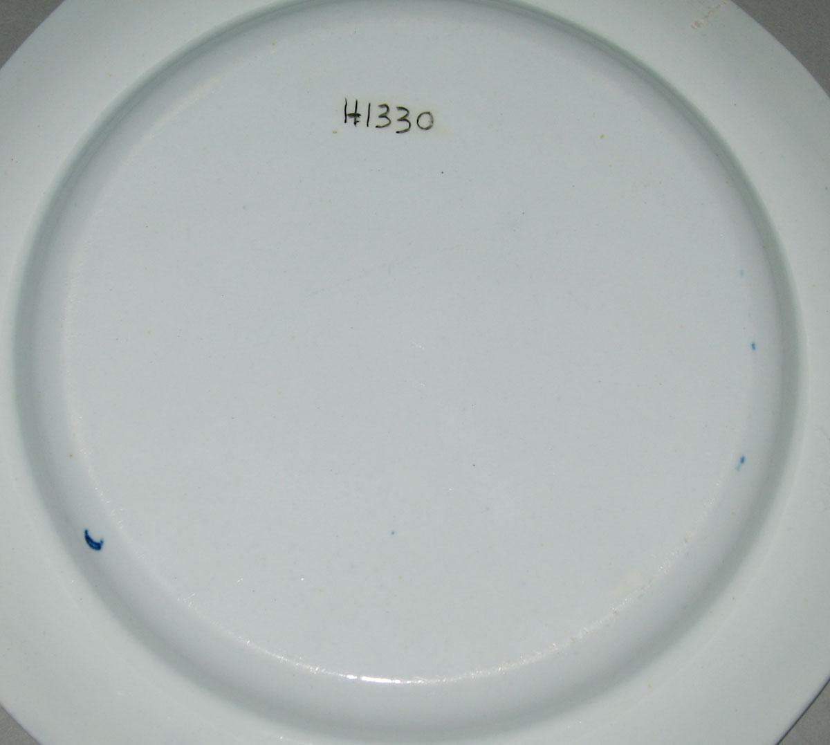 1996.0027.008.030 Pearlware plate (underside)