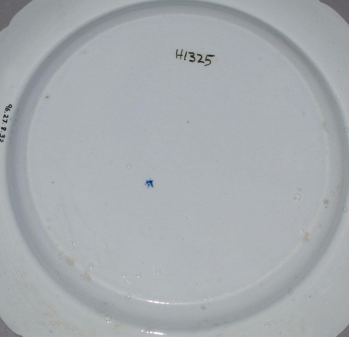 1996.0027.008.032 Pearlware plate (underside)