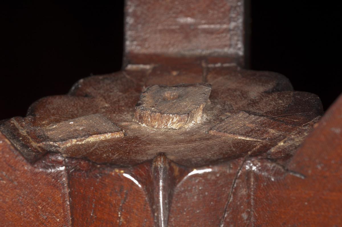 1958.0135.006 Candlestand (detail 2)
