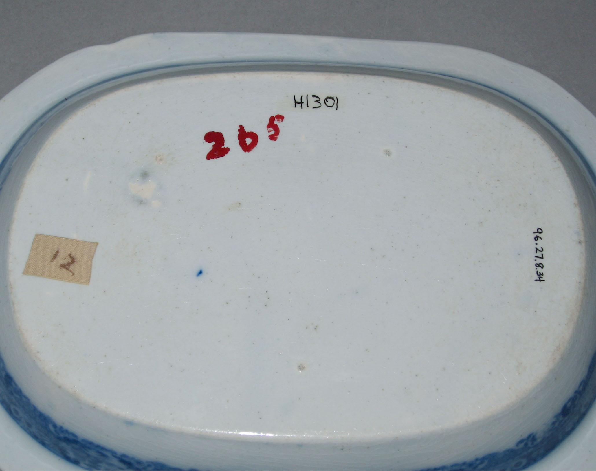 1996.0027.008.034 Pearlware dish (underside)