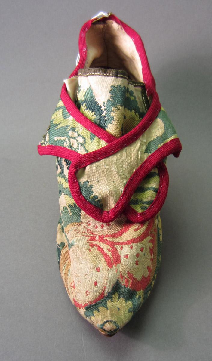 1997.0003.001 Shoe, Front