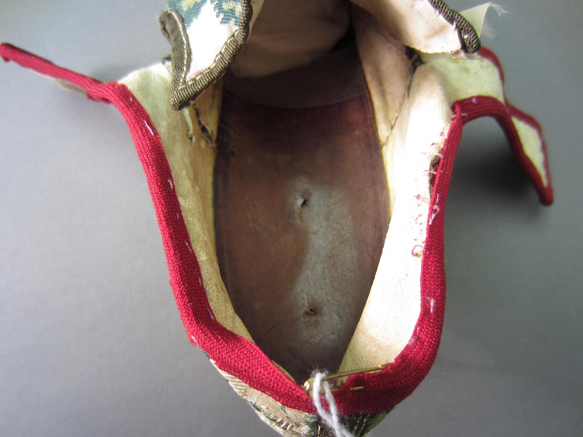1997.0003.001 Shoe, Interior