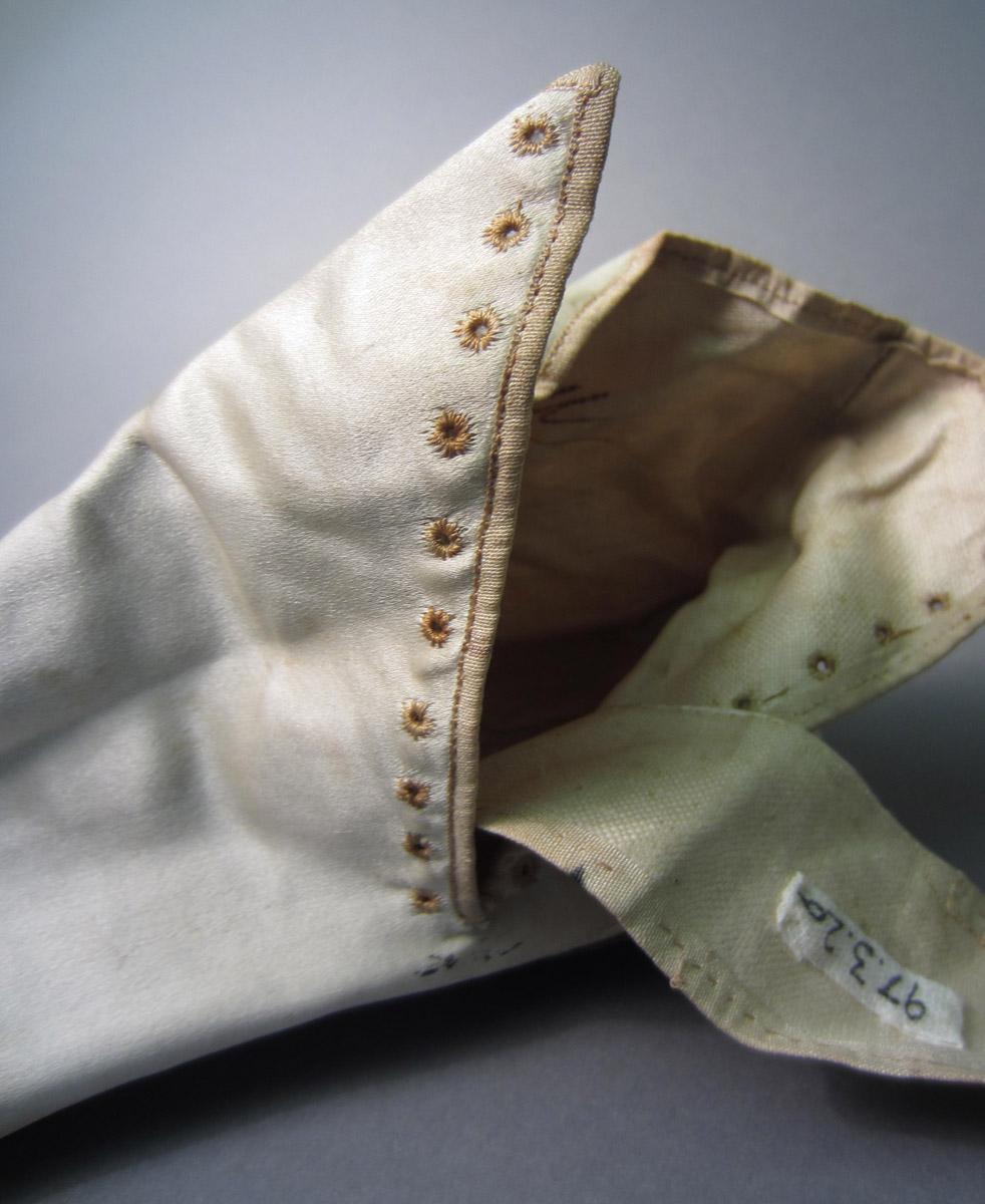 1997.0003.002 A Half boots, Eyelets