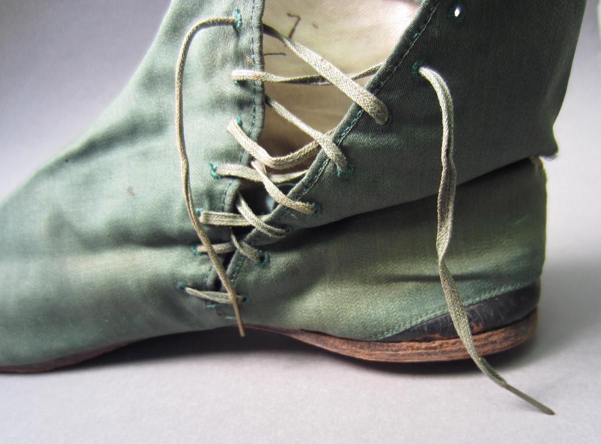 1997.0003.003 A  Half boots, Lace