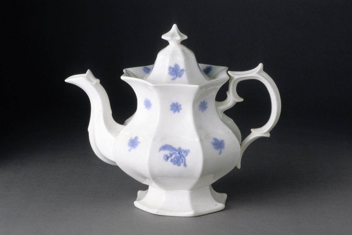 1997.0009.001.001 A, B Teapot