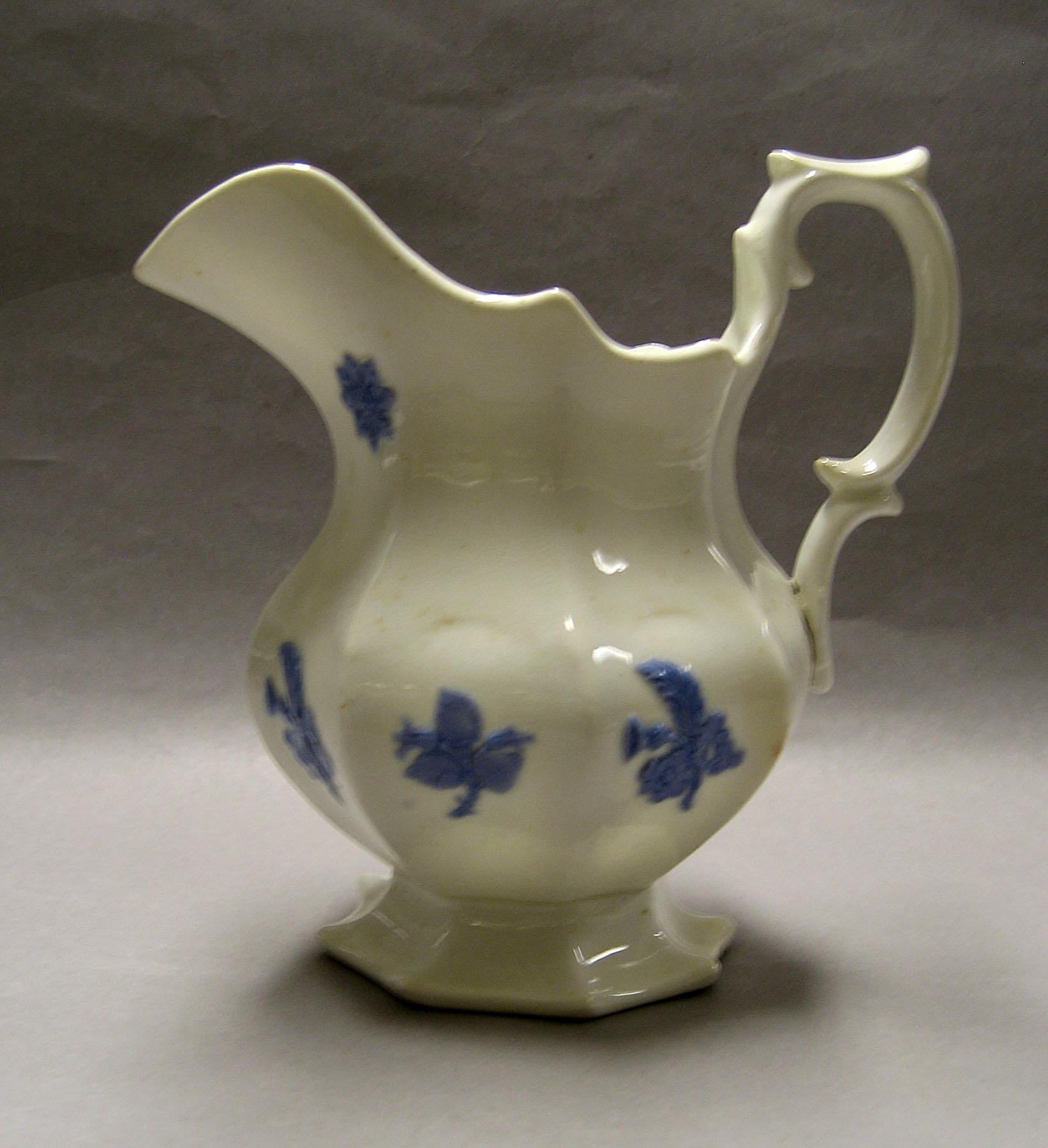 1997.0009.001.002 Cream pot