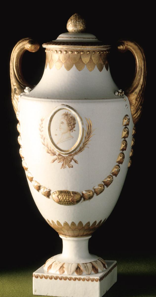 1958.0137.001 A, B Urn and cover