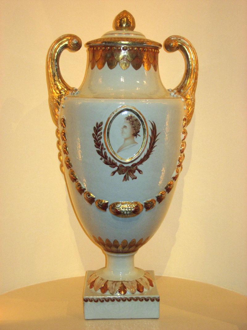 1958.0137.002 Urn and cover