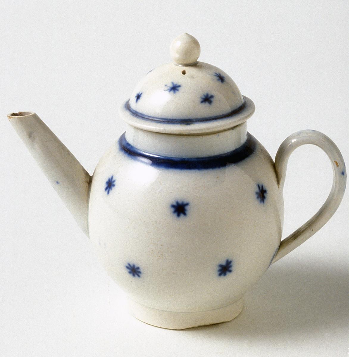 1997.0009.003 Minature teapot