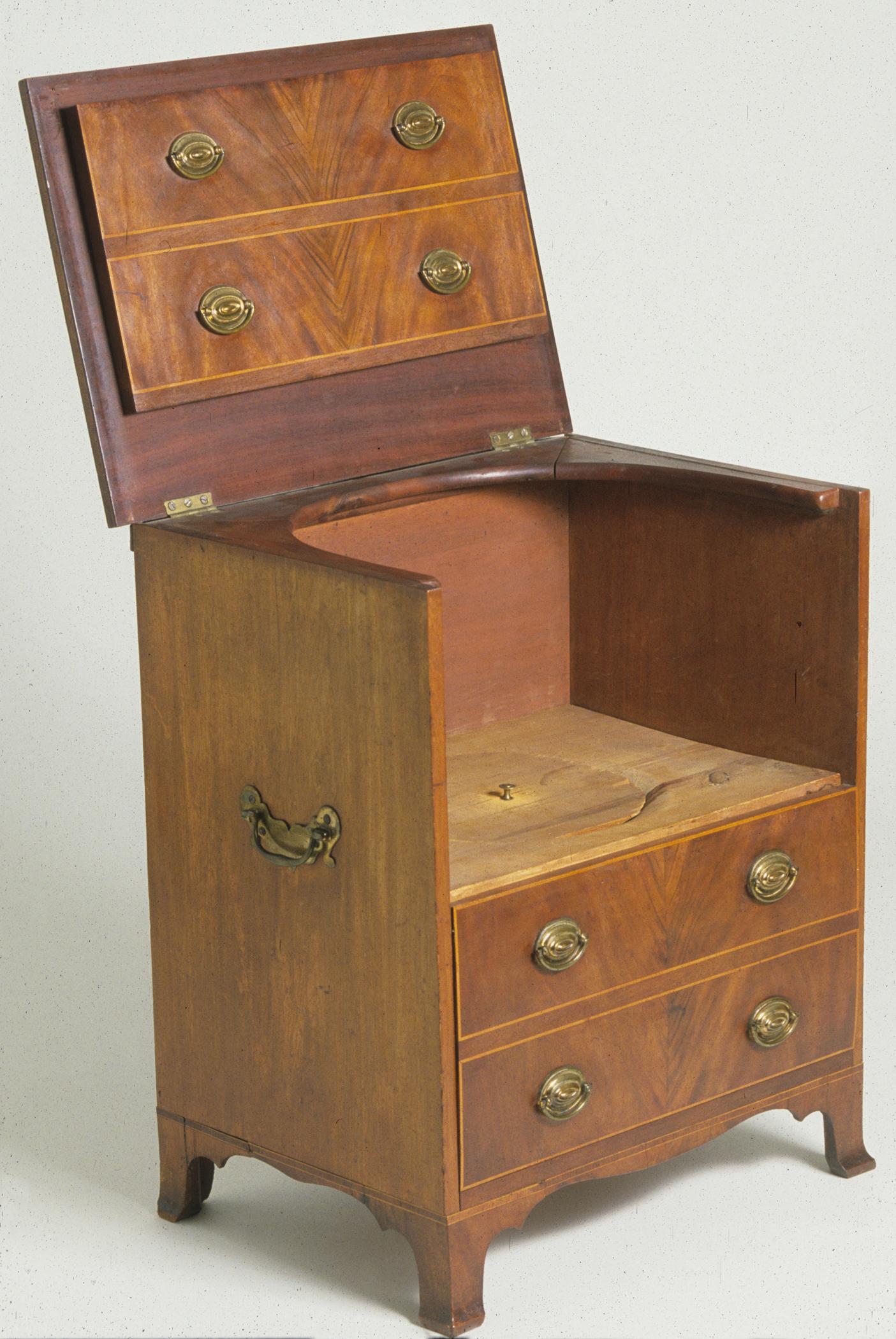1997.0014 A Close stool/commode view 2