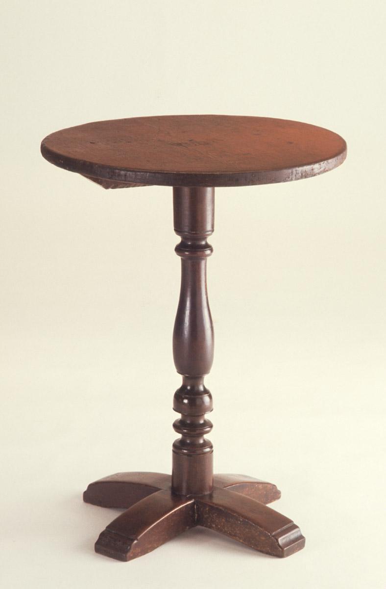 1958.0140.002 Candlestand