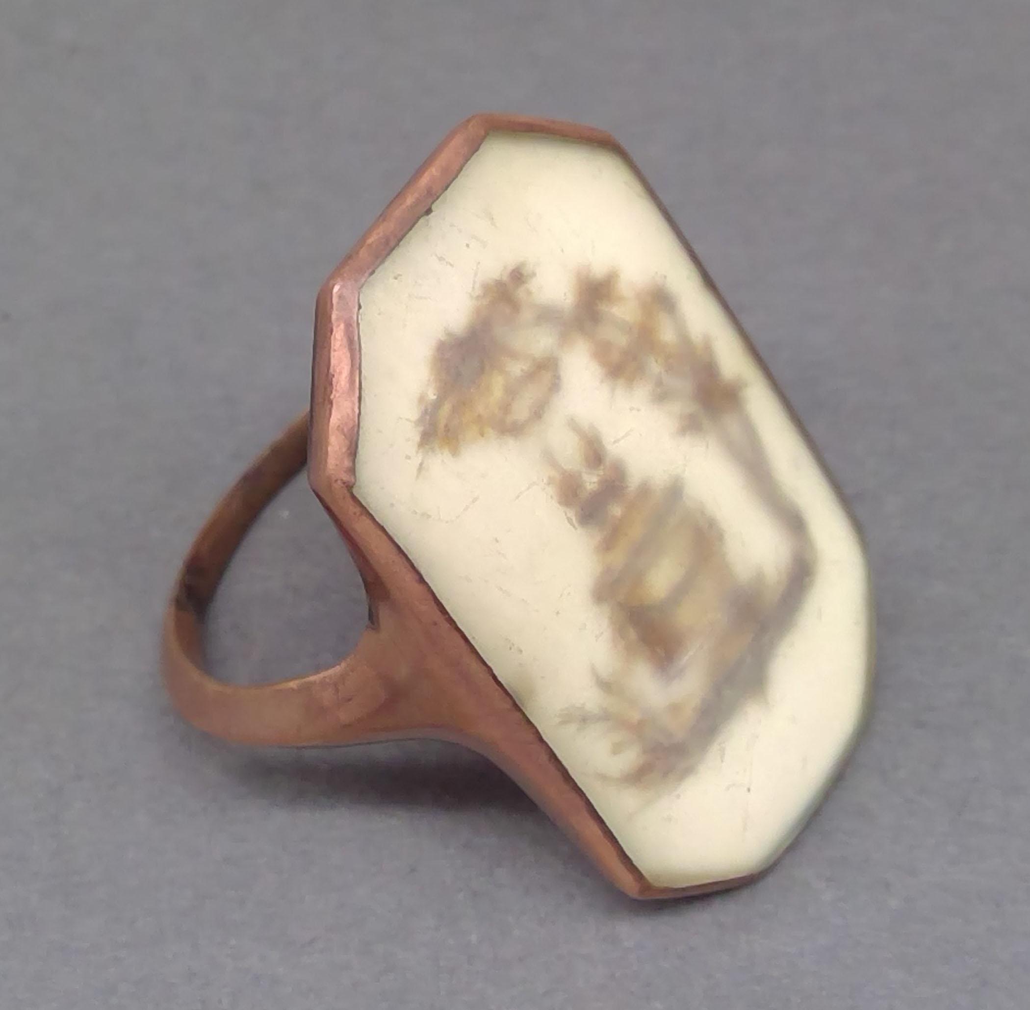 1997.0029.004 Ring (finger), Mourning ring, view 3