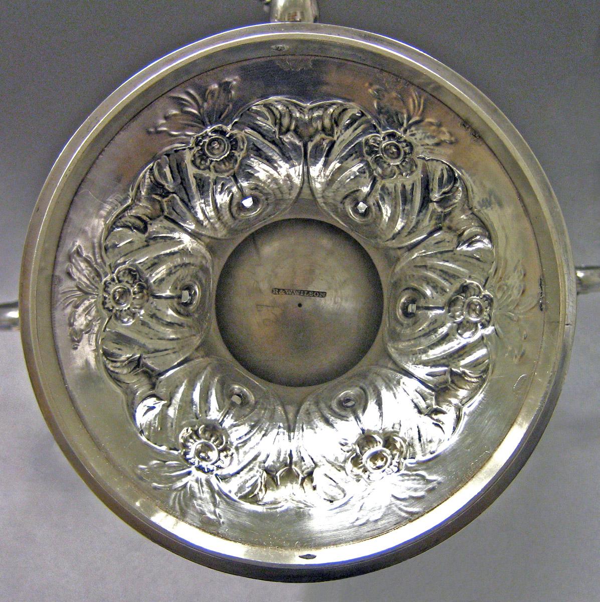 1997.0039 Silver Urn underside