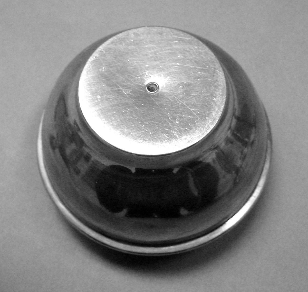 1997.0039 Silver Urn warming lamp underside
