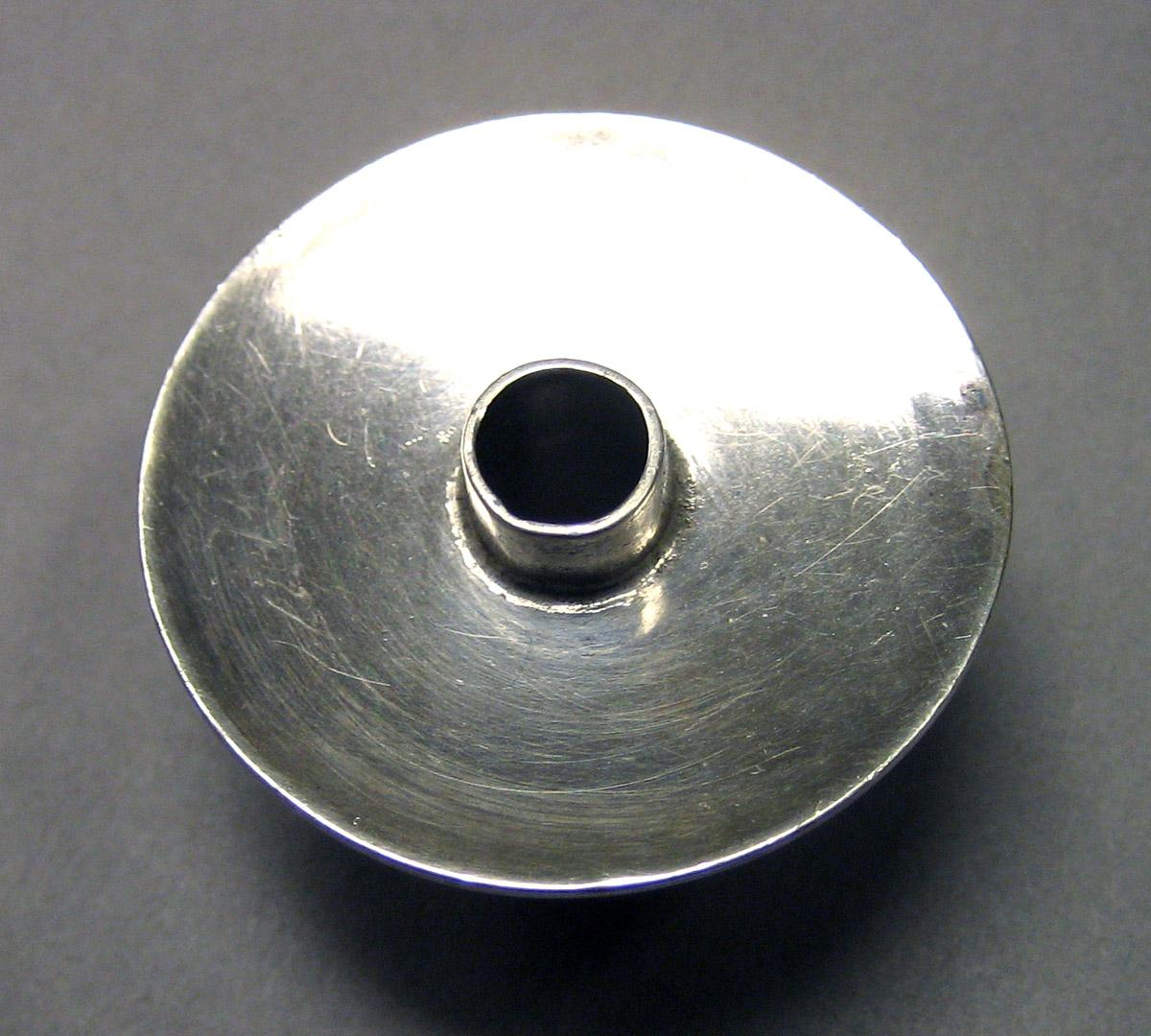 1997.0039 Silver Urn cap upper surface