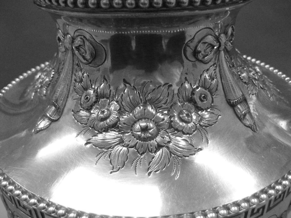 1997.0039 Silver Urn body decoration 1