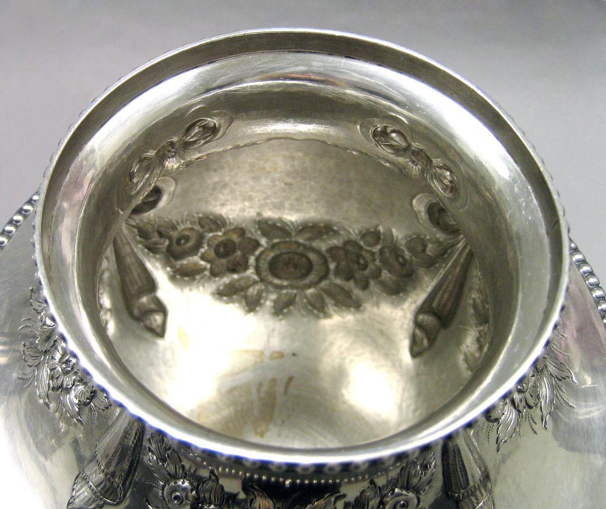 1997.0039 Silver Urn interior