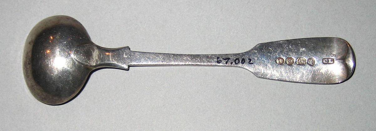 1998.0004.001.001 Silver Salt Spoon underside