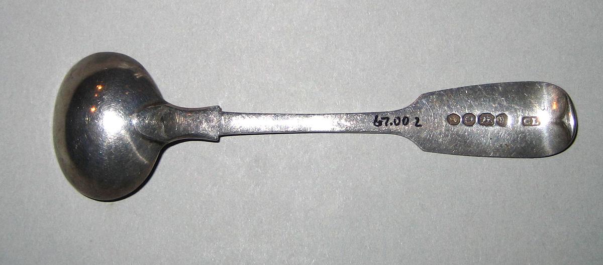 1998.0004.001.002 Silver Salt Spoon underside