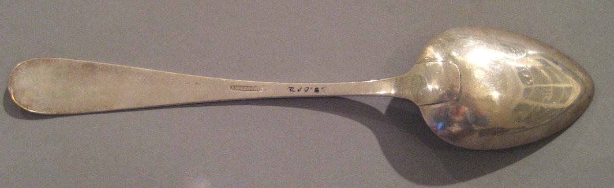 1998.0004.011.003 Silver Spoon underside