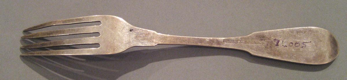 1998.0004.020 Silver Fork underside