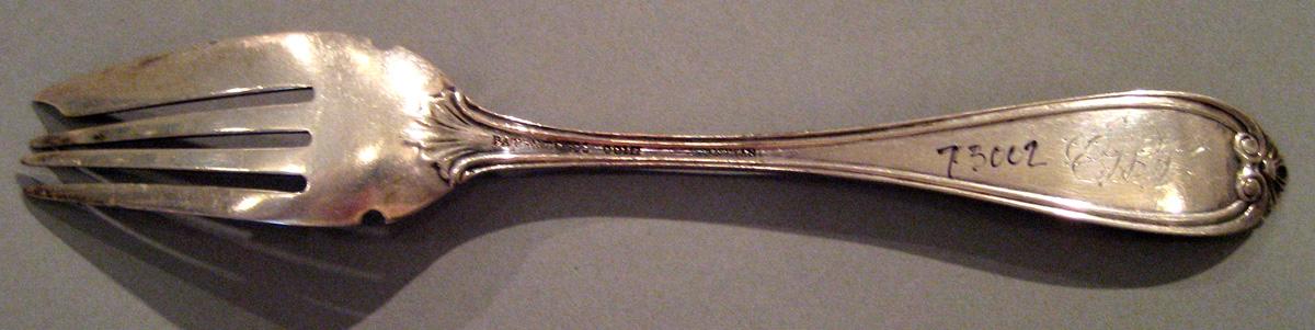1998.0004.026.001 Silver Fork underside