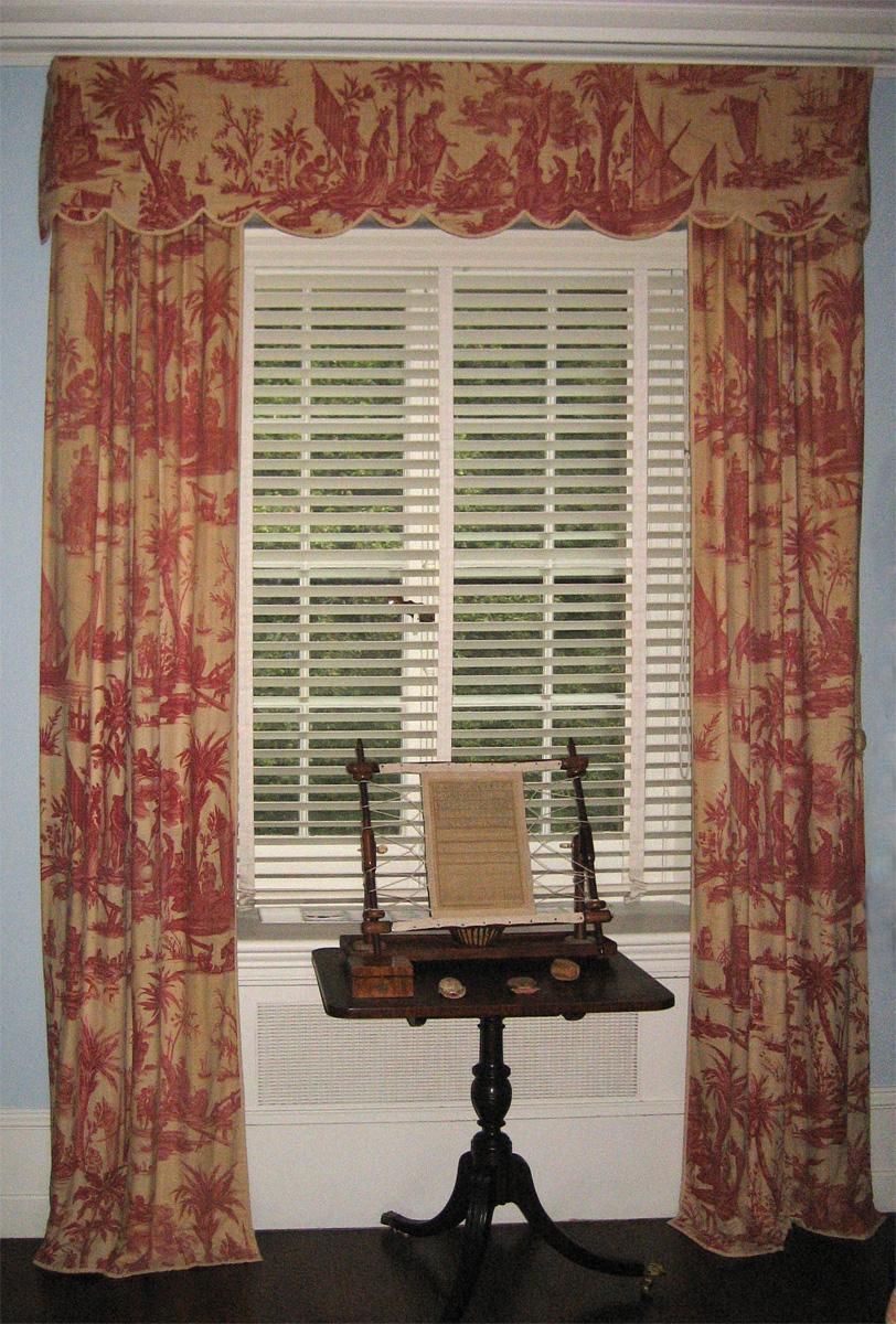 1952.0348 window hangings