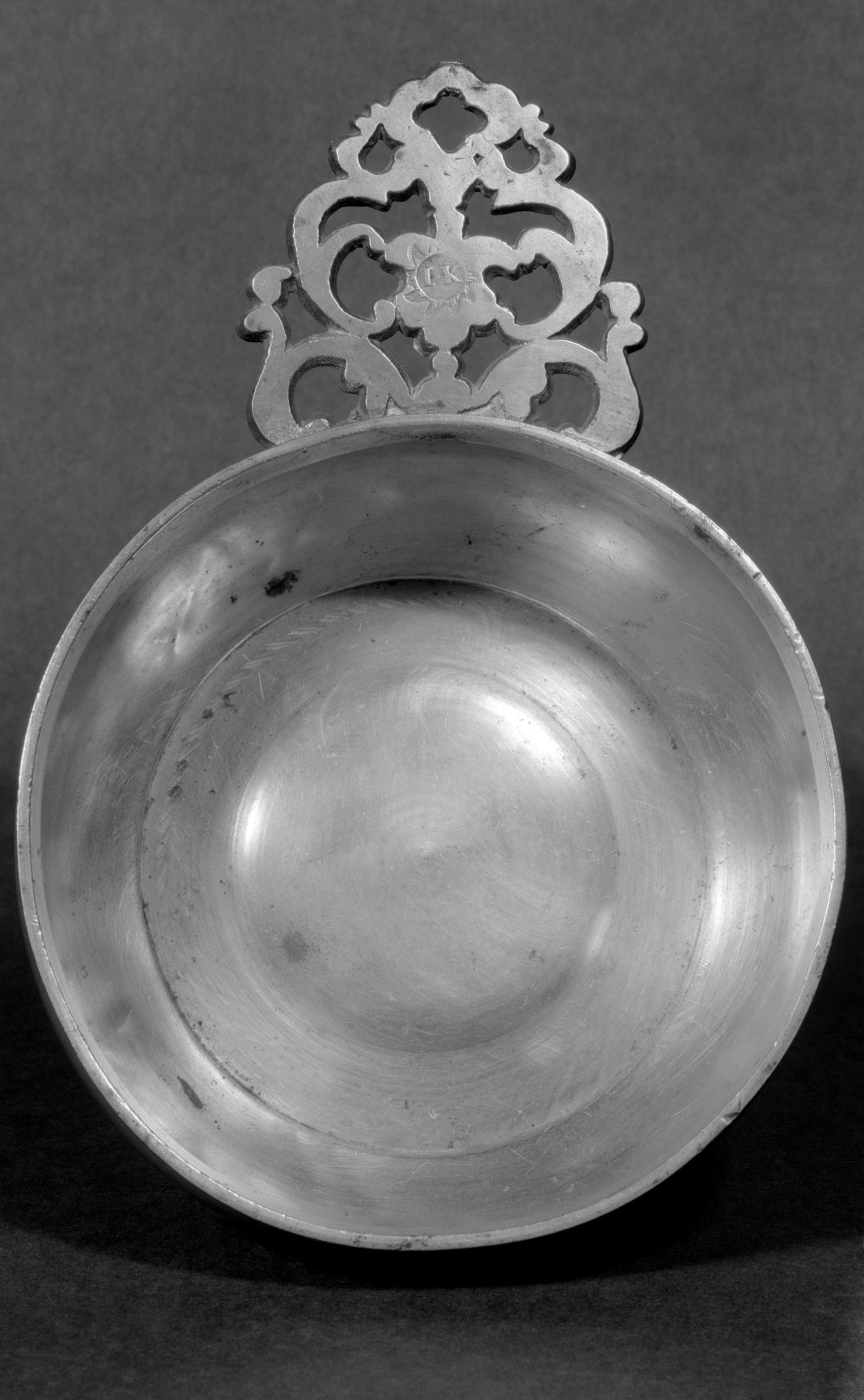 1958.0142 Pewter porringer (view 2)