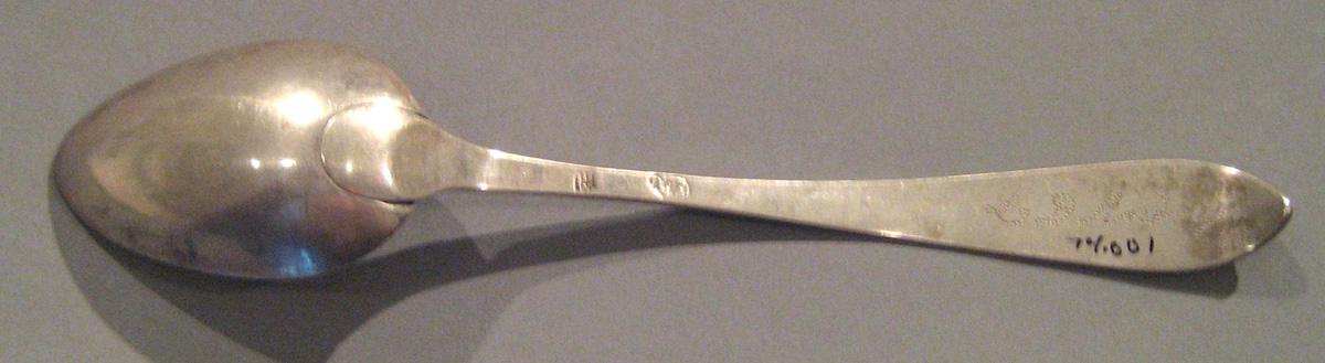 1998.0004.030.001 Silver Spoon underside