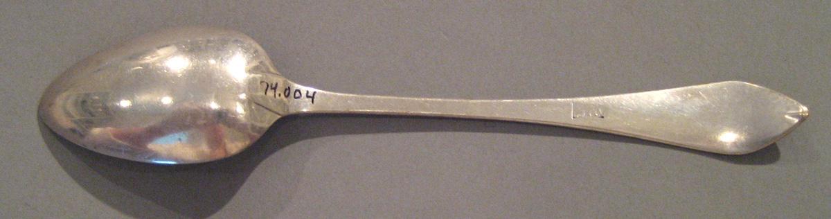1998.0004.033 Silver Spoon underside