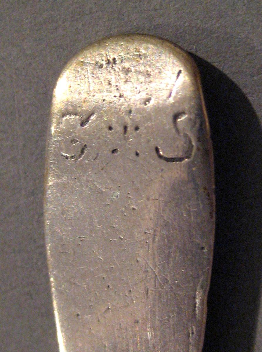 1998.0004.037 Silver Spoon engraving underside