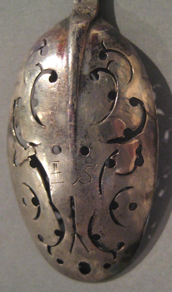 1998.0004.040 Silver Spoon engraving