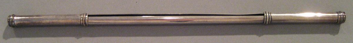 1998.0004.046.001 Silver Needle Case