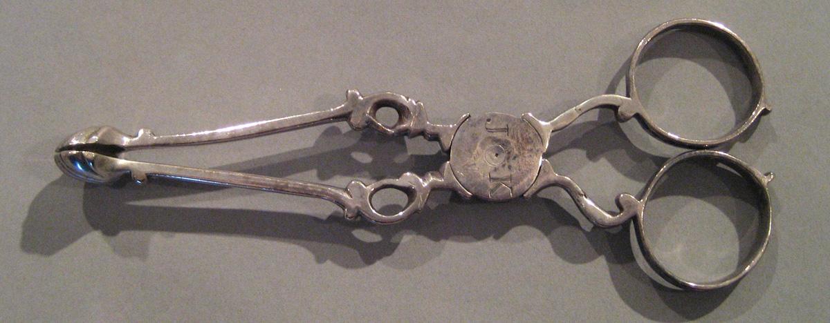 1998.0004.048 Silver Sugar Tongs upper surface