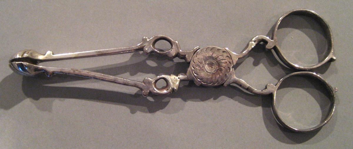 1998.0004.048 Silver Sugar Tongs underside