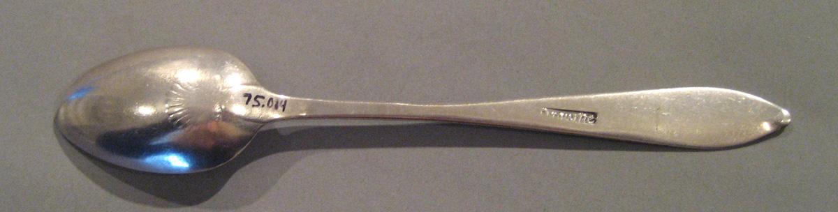 1998.0004.054.001 Silver Spoon underside