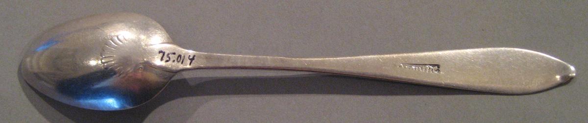1998.0004.054.002 Silver Spoon underside