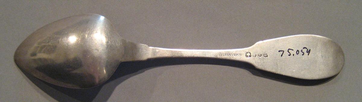 1998.0004.086.001 Silver Spoon underside