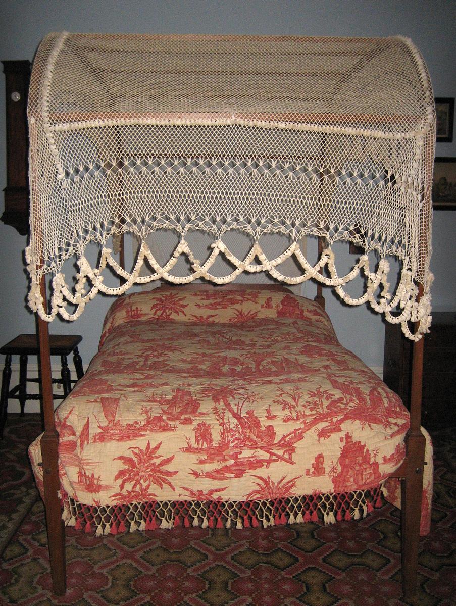 1955.0797 with 1952.0348.002 bed cover and 1968.0165 tester view 3