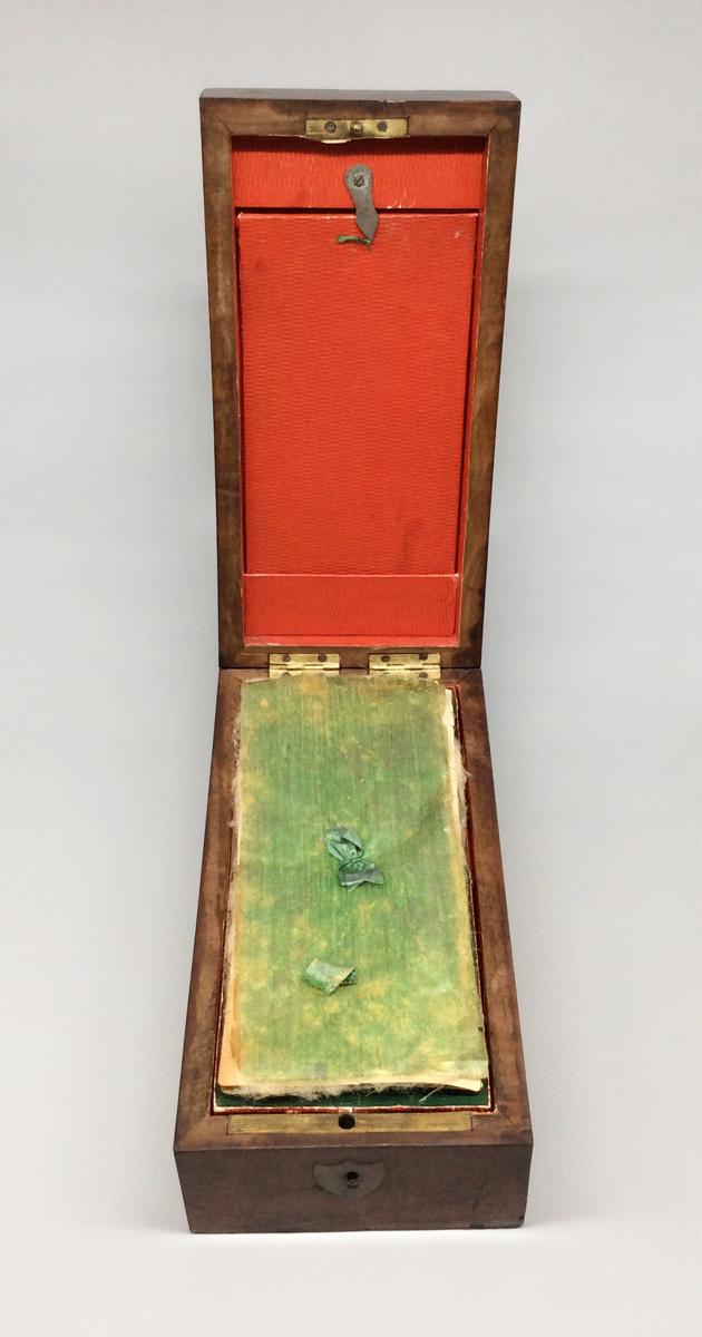1958.0500 A- N Dressing case, view 4