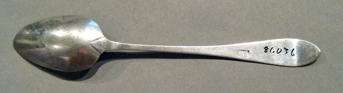 1998.0004.1041.001 Silver Spoon underside