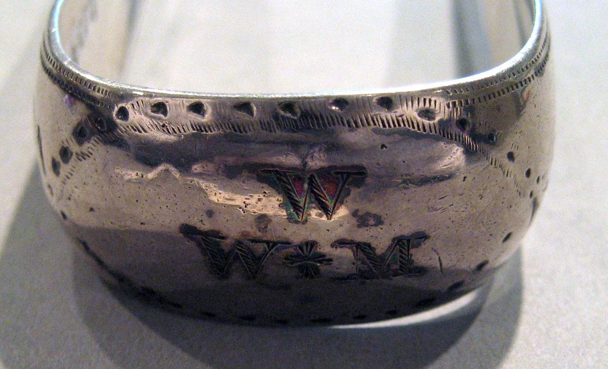 1998.0004.1044 Silver Tongs engraving