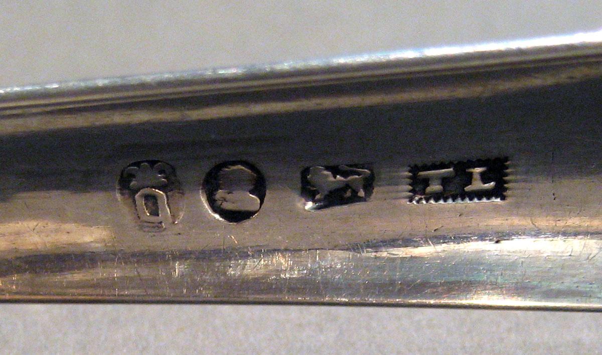 1998.0004.1044 Silver Tongs mark 1