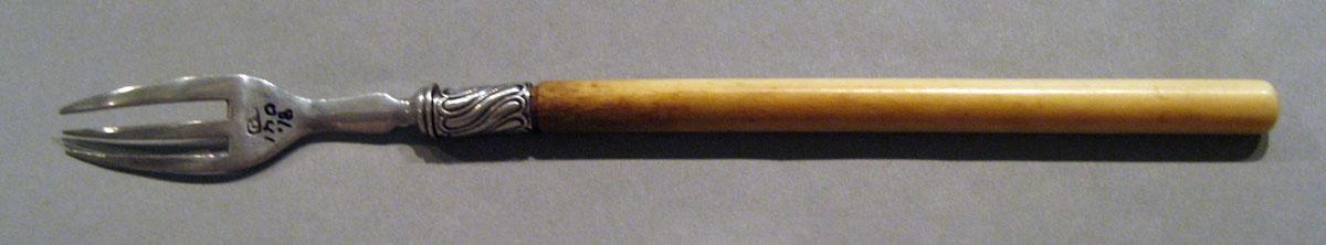 1998.0004.1046 Silver Fork underside